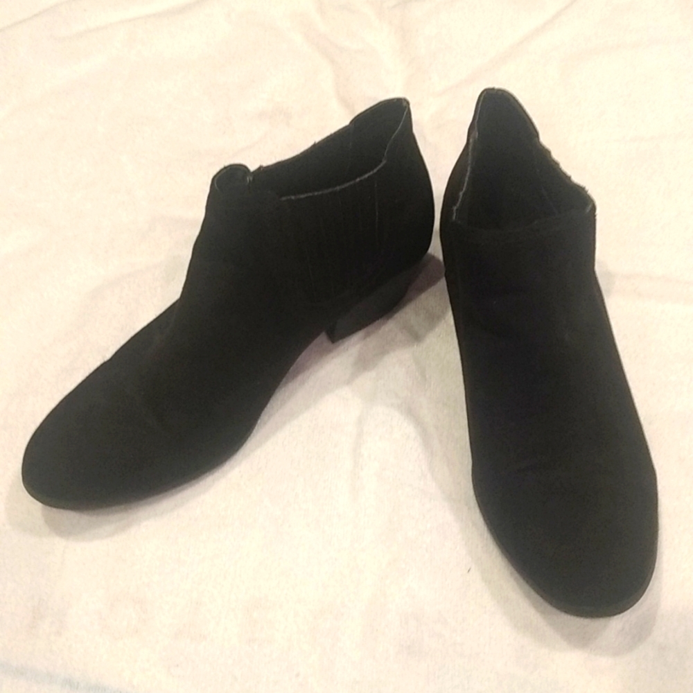American Eagle women's black suede ankle boots size 13